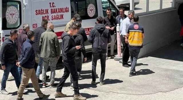 Van'da askeri araç devrildi: 6'sı ağır 11 yaralı