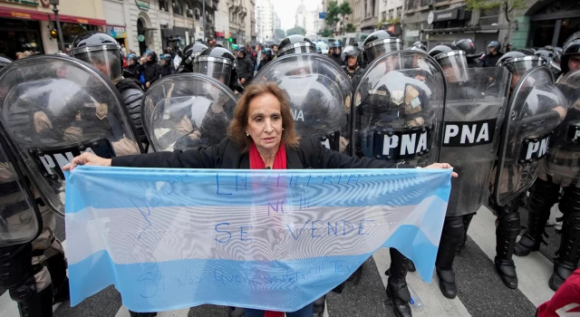 Arjantin’de, çok tartışılan vergi affı ve özelleştirme imkânı sağlayan yasa tasarısı Kongre’den geçti