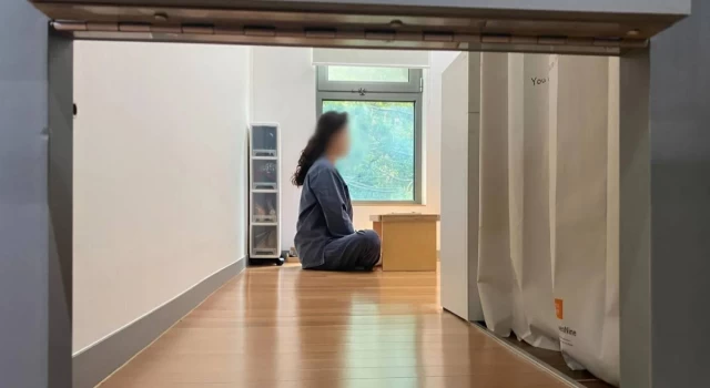 Güney Kore'de ebeveynler kendilerini hücreye kilitledi