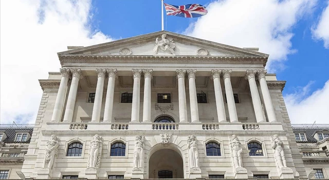 İngiltere Merkez Bankası, politika faizini piyasa beklentileri doğrultusunda yüzde 5,25'te sabit tuttu