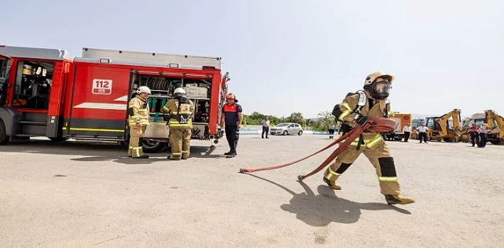 İzmir İtfaiyesi’nden yangın tatbikatı