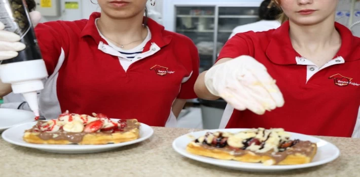 Kocaeli’de ’Beyaz Kalpler’de waffle ile kahve günü