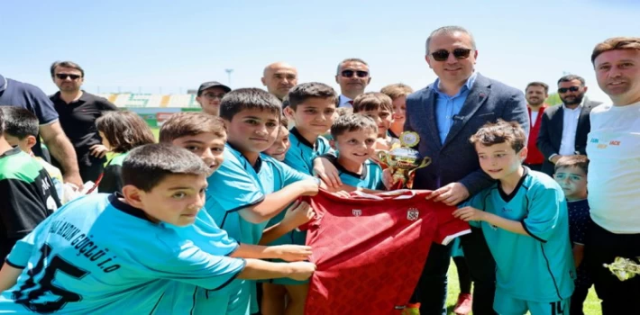 Sivas’ta Muzaffer Güner anısına futbol turnuvası