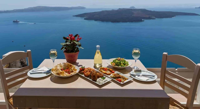 Yunanistan’da yemek içmek Türkiye’den çok daha ucuz