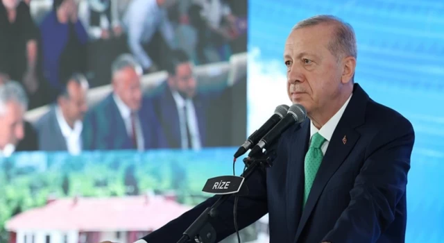 Erdoğan elini öpmeyen çocuğa tokat attı