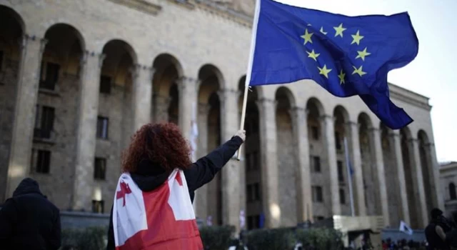 Gürcistan'ın AB'ye katılım süreci askıya alındı