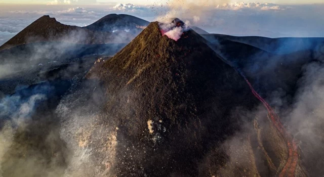 İtalya’daki Etna Yanardağı yeniden faaliyette