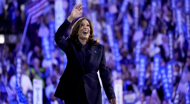 Başkan adayı Kamala Harris bir ayda 540 milyon dolar bağış topladı