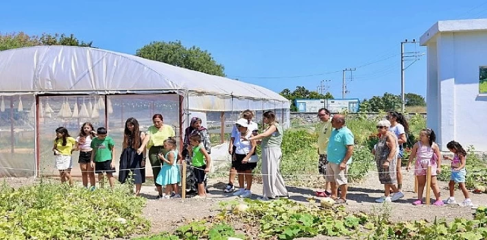 Başkan Denizli, Yerel Tohum Merkezi’nde Özel Gereksinimli Çocuk ve Gençler ile Tohum Ekti