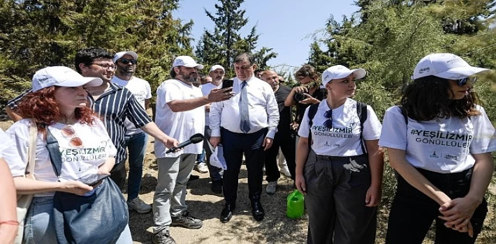 Başkan Tugay’dan yanan alanlarda saha mesaisi “Yangından zarar gören alanlarımızı Yeşil İzmir Gönüllülerimizle geri kazanacağız”