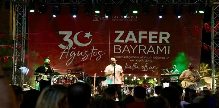 Çeşme’de 30 Ağustos coşkusu  Başkan Denizli; “Zaferimizin 102. yılını büyük bir gururla kutladık”