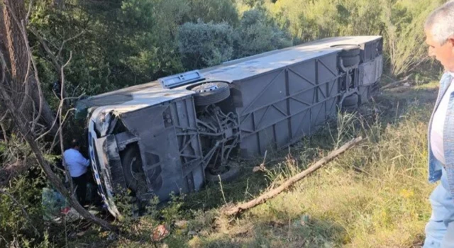 Erzincan'da kontrolden çıkan yolcu otobüsü devrildi: 1 kişi öldü, 33 kişi yaralandı