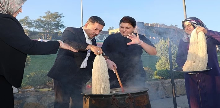 Halı Dokuma Atölyesi’nde Şehit Polis Memuru Ahmet Şahan’a İthafen Türk Bayrağı Motifli Halı Dokunacak