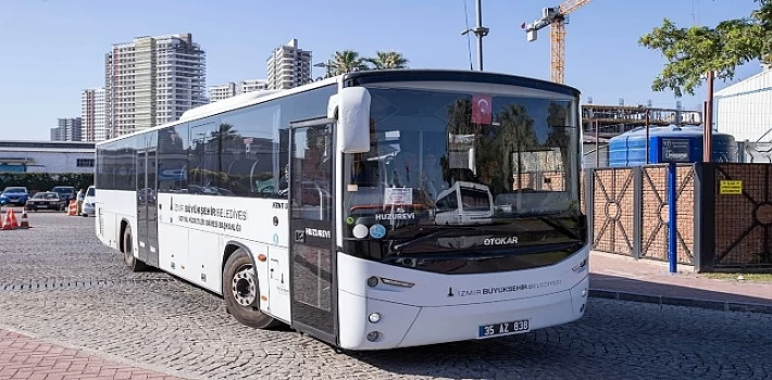 İzmir Büyükşehir’den kadın ve çocuklara ücretsiz deniz etkinliği Dezavantajlı bölgelerin kadınları denizle buluştu