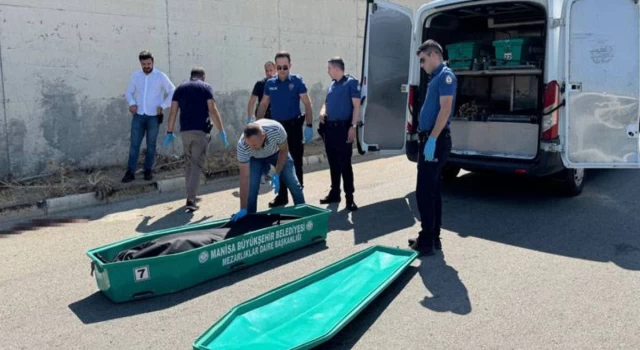 Manisa'da bir kişi, 'üvey kız kardeşini istismar ettiği' iddiasıyla babasını öldürdü