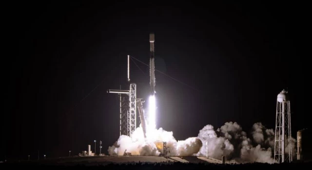 SpaceX, 23 Starlink uydusunu yörüngeye gönderdi