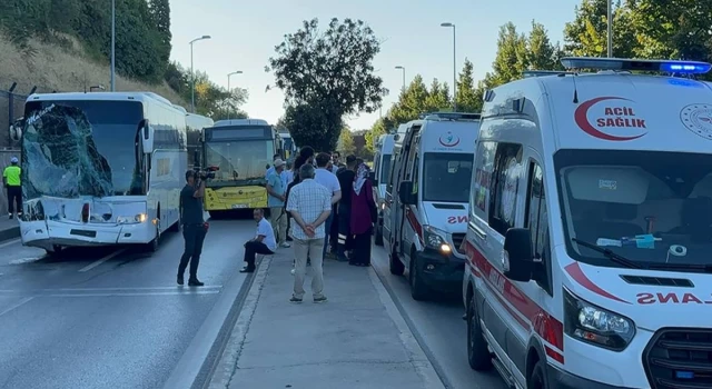 Üsküdar'da İETT otobüsüne çarpan şehirlerarası yolcu otobüsündeki 3 kişi yaralandı