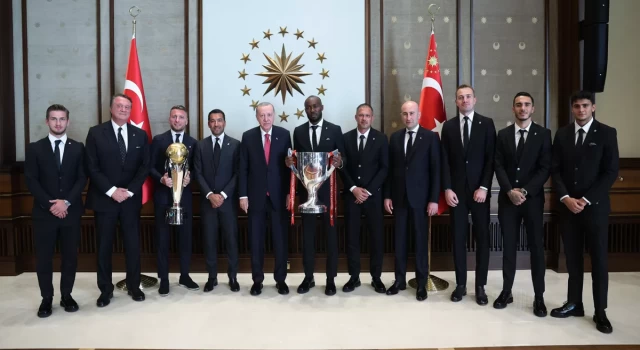 Beşiktaş heyeti, Cumhurbaşkanı Erdoğan'ı ziyaret etti