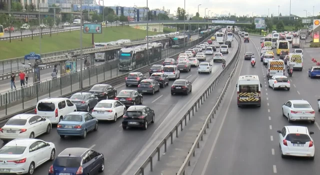 Haftanın ilk iş gününde İstanbul’da trafik yoğunluğu yüzde 72’yi gördü