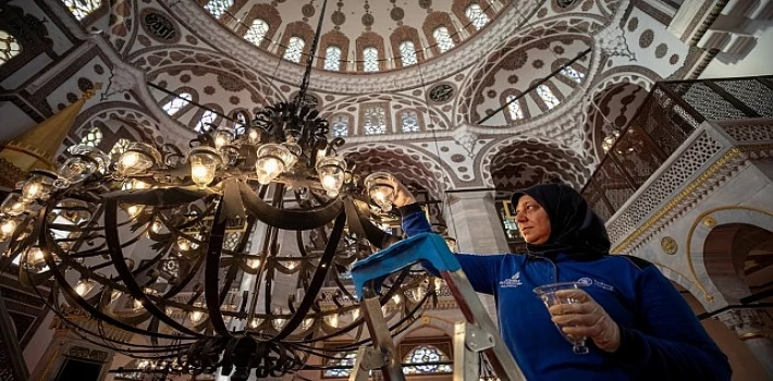 İBB Tarihi Camilere Gözü Gibi Bakıyor