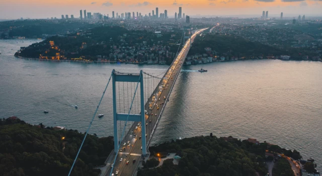 İstanbul Boğazı'nda gemi trafiği çift yönlü olarak askıya alındı