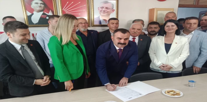 İYİ Parti’den istifa eden Uzunköprü Belediye Başkanı CHP’de.. Başkan Martin yeniden baba ocağında