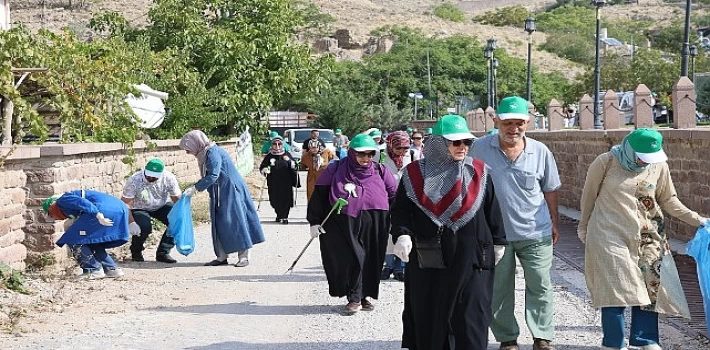 Selçuklu Belediyesi çevre duyarlılığı adına Dünya Temizlik Günü dolayısıyla Sille’de “Doğa İçin Adım Atıyoruz” etkinliği düzenledi