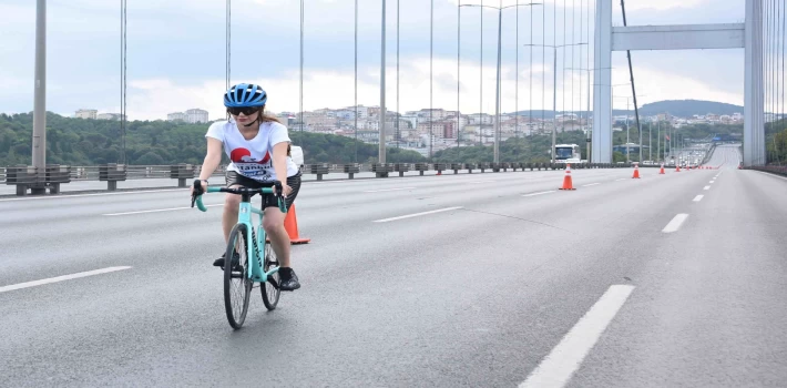 Ünlü oyuncu Avrupa’dan Asya’ya pedal çevirerek geçti