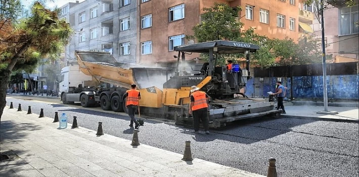 Bayrampaşa’da yol ve kaldırımlar yenileniyor, ulaşım kolaylaşıyor