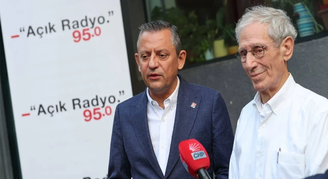 CHP lideri Özgür Özel, Açık Radyo’yu ziyaret etti: “Açık Radyo yeniden açılacak”