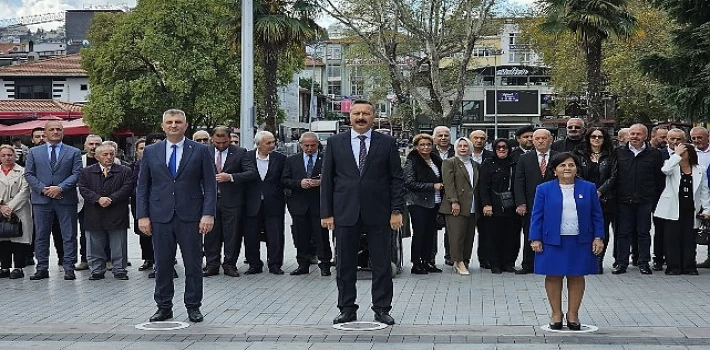 Gölcük’te Muhtarlar Günü törenle kutlandı.