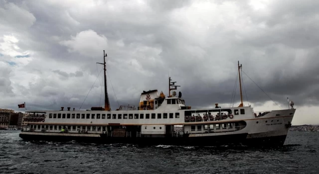 İstanbul'da, hava muhalefeti nedeniyle bazı vapur seferleri yapılamıyor