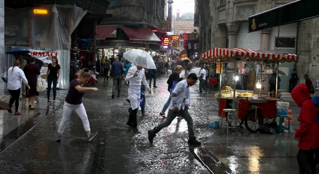 Meteoroloji'den İstanbul'a gök gürültülü sağanak uyarısı!