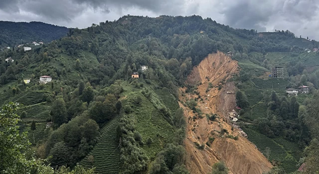 Rize'de heyelan riski nedeniyle 13 ev tahliye edildi