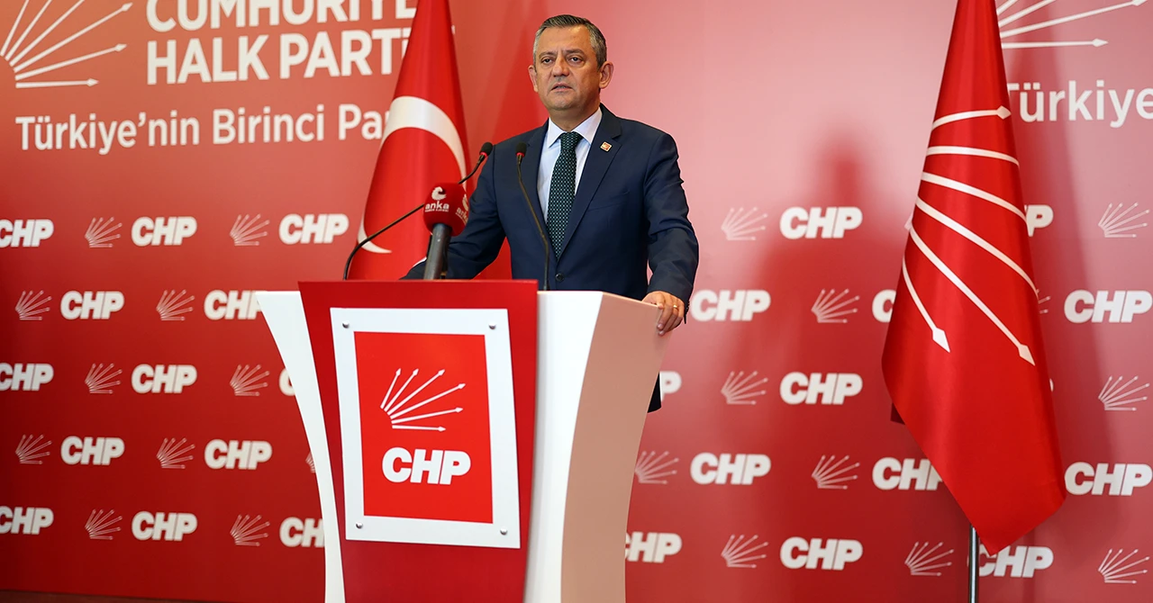 CHP Genel Başkanı Özgür Özel: “‘CHP’li belediyelerde suç uydurun’ talimatı verildiğini biliyoruz”