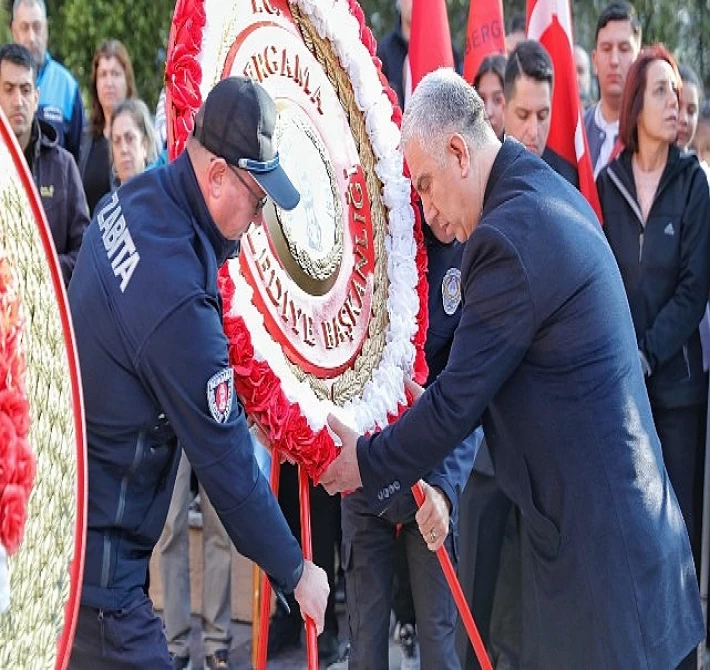 Türkiye Cumhuriyeti’nin kurucusu, Ulu Önderimiz Mustafa Kemal ATATÜRK, vefatının 86. Yılında Bergama’da düzenlenen tören ve programla anıldı.