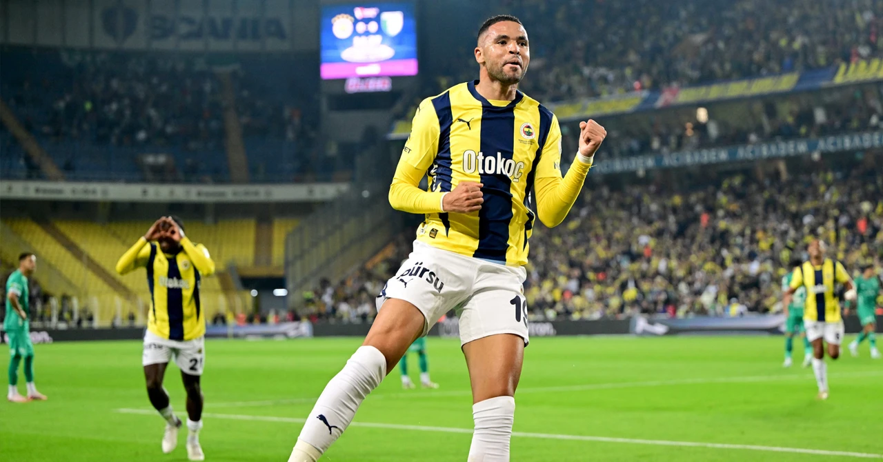 Fenerbahçe'nin yeni forveti Youssef En Nesyri golcülükte kafasını kullanmaya devam ediyor