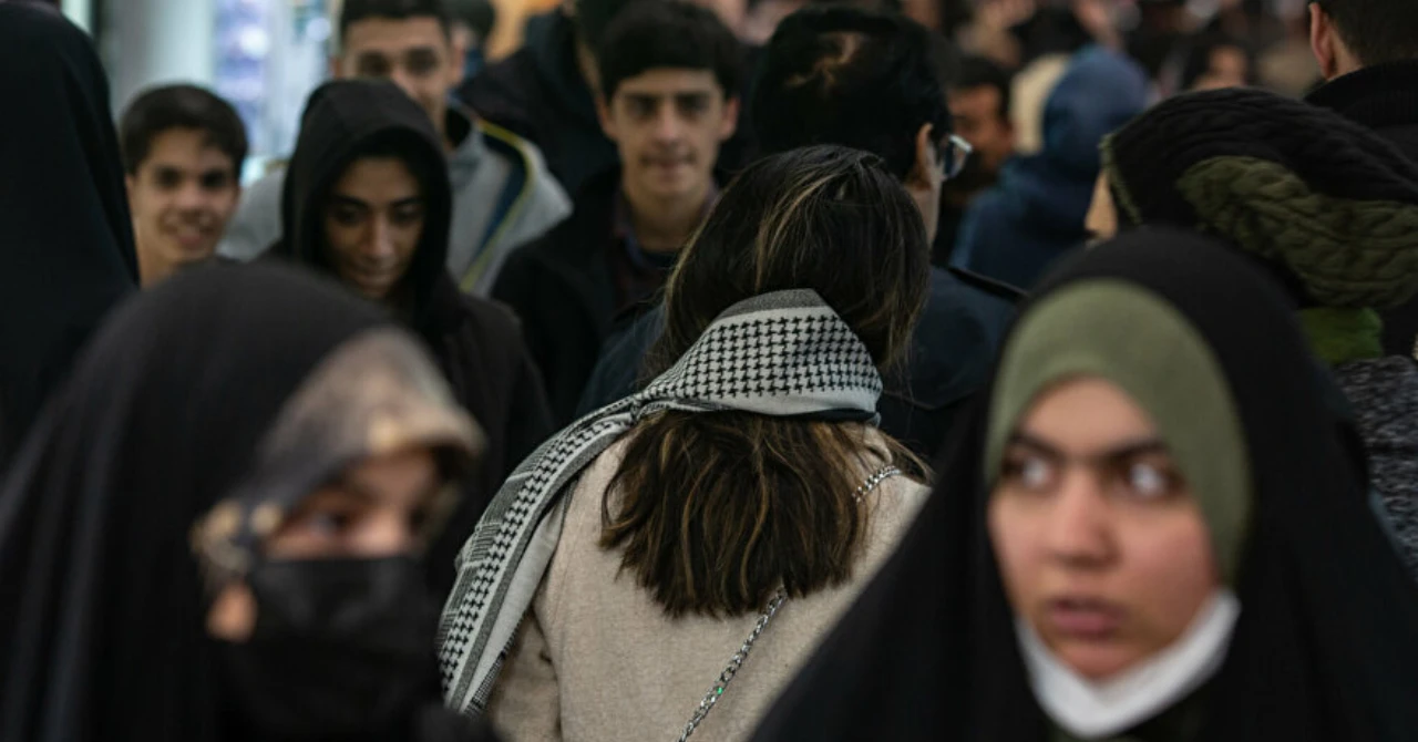 İran'da 'İffet ve Tesettür' yasa tasarısı kaldırıldı