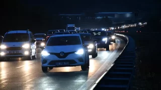 Bayram tatili dönüşü Anadolu Otoyolu’nun Düzce geçişinde yoğunluk sürüyor 