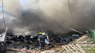 Bursa’da oto lastikçide çıkan yangın söndürüldü