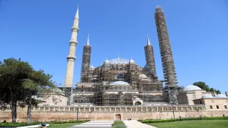 Selimiye’de günümüz restorasyonuna aykırı çimento harçlarının bir bölümü kaldırıldı