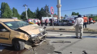 Konya’da taksi ile otomobilin çarpıştığı kazada, 1 kişi öldü, 1 kişi yaralandı