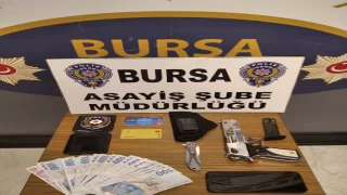 Bursa’da kendisini medyum olarak tanıtıp kadınları dolandıran şüpheli yakalandı