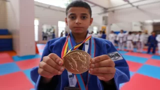 Okulda ters takla atarken keşfedildi, Balkan Judo Şampiyonası’nda birinci oldu