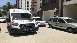 Bilecik’te ihbara giden polis ve sağlık ekipleri asansörde mahsur kaldı