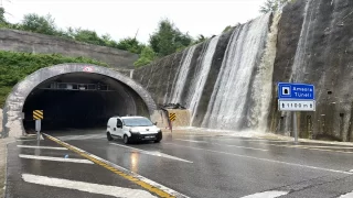 Bartın’da sağanak sebebiyle ev ve iş yerlerinde mahsur kalanlar iş makineleriyle kurtarıldı