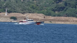 Çanakkale Boğazı’nda durdurulan teknede 83 düzensiz göçmen yakalandı