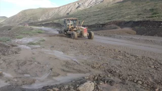 KağızmanAğrı kara yolunda meydana gelen heyelan ulaşımı aksattı