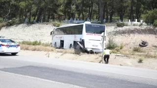 Çanakkale’de kontrolden çıkan otobüsteki 5 kişi yaralandı