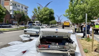 Aksaray’da hafriyat kamyonunun otomobile çarpma anı güvenlik kamerasında